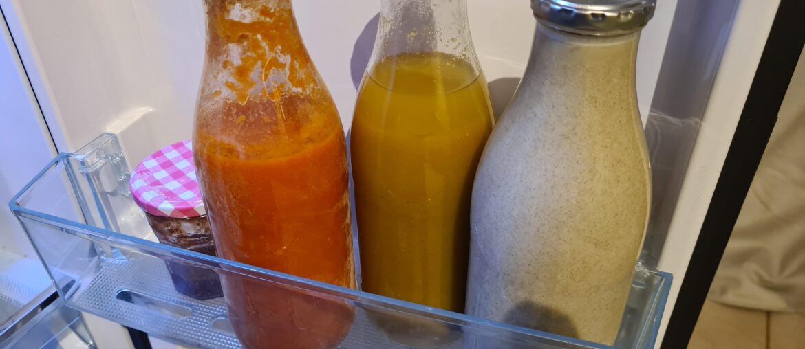 Pâte à crêpes maison, soupe maison, sauce tomate maison et confiture maison (elle est planquée toute timide mais elle a des dizaines de petites sœurs)