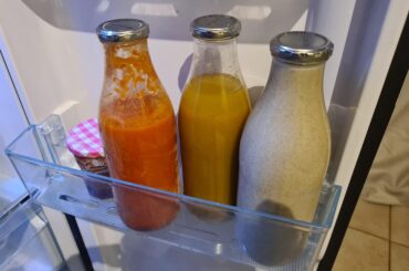 Pâte à crêpes maison, soupe maison, sauce tomate maison et confiture maison (elle est planquée toute timide mais elle a des dizaines de petites sœurs)