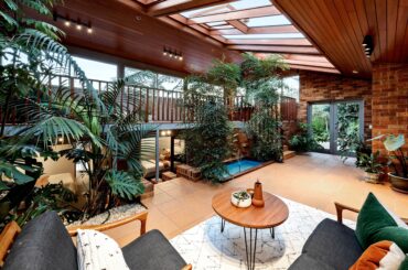 Atrium in an open plan Mid-century modern residence, Eaglemont, Melbourne, Australia [6250x3515]