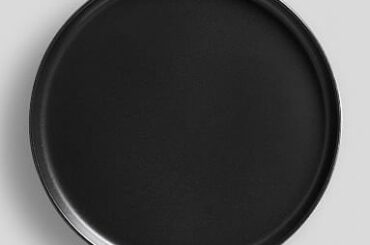 Stoneware Dishes with a Vertical Lip?