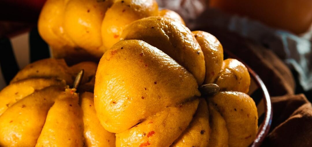 Pumpkin bao buns (coeur au comté, shiitake et chapelure de noisettes)