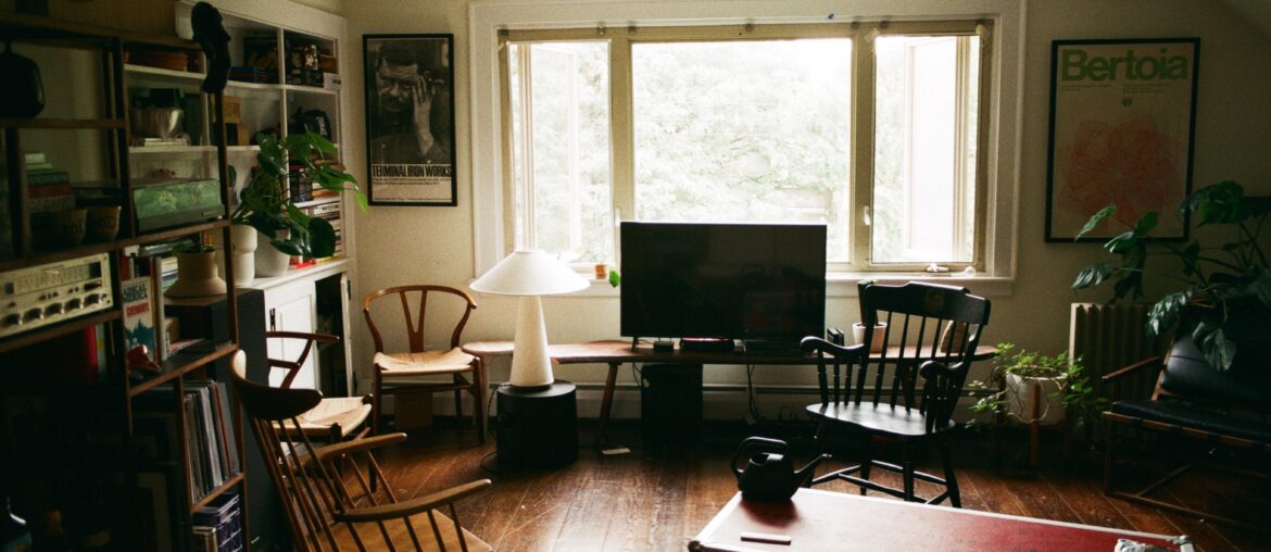 The nicest living room I’ll ever have, shot on FujiC200. [OC] [3130 x 2075]