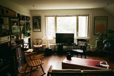 The nicest living room I’ll ever have, shot on FujiC200. [OC] [3130 x 2075]