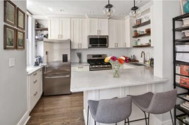Need help! How can I make this look more homey without changing cabinets?