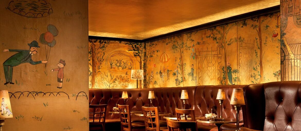 Bemelmans' Bar, Manhattan, New York City. This bar's walls were painted by Ludwig Bemelmans, author and illustrator of the Madeline children's books in 1947. [2048x1152]