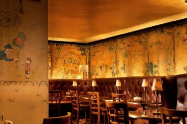 Bemelmans' Bar, Manhattan, New York City. This bar's walls were painted by Ludwig Bemelmans, author and illustrator of the Madeline children's books in 1947. [2048x1152]