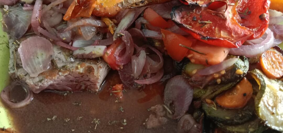 Bavette échalotte, oignons sauce vin rouge, frites de patates douces et carottes... Du bon vin et du bovin ! (et aussi de la moutarde au pinot noir et oui !)