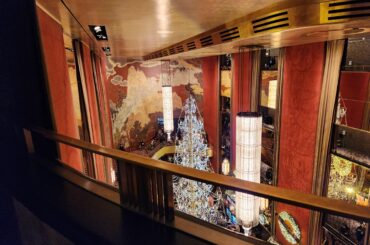 Grand Lobby of Radio City Music Hall, Rockefeller Center, Manhattan, New York City. Architect Edward Durell Stone, Interior Designer Donald Deskey. Opened December 27, 1932, the storied Theatre will turn 90 years old this week.[4000x3000]