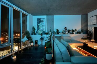 Moody Room in PDX [4032x2268]