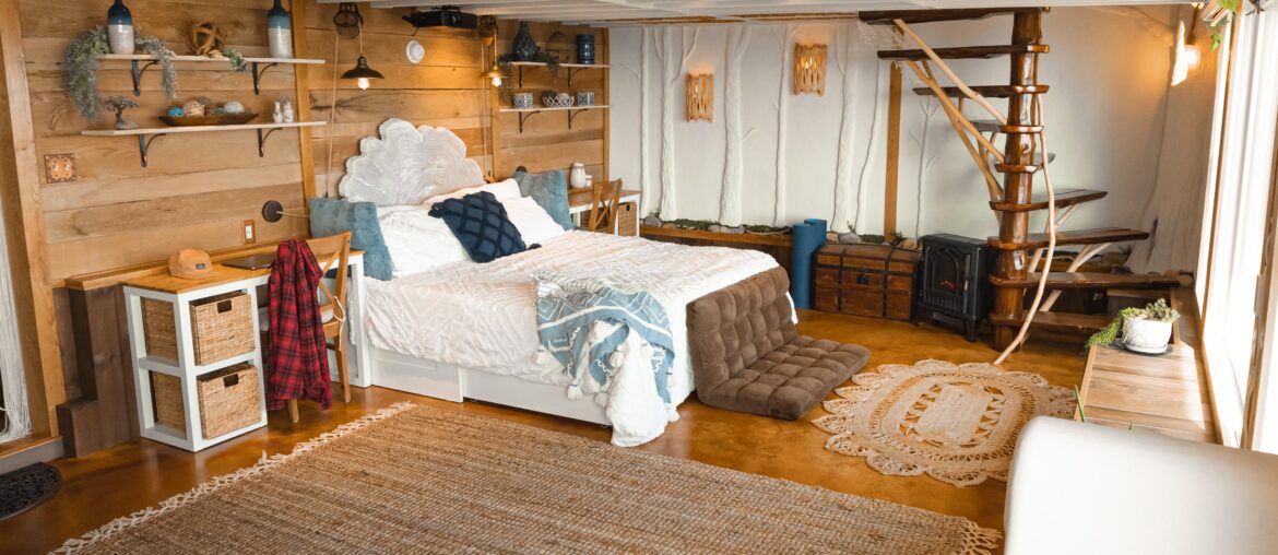 A Place Full of Artistic Touches at Enchanting Horizons in Tennessee (4367 × 6551) [OC]