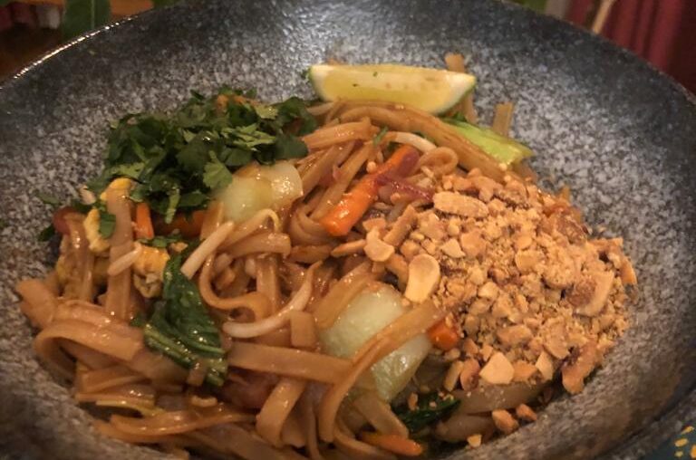 Pas thaï végétarien qualité restau. Étonnamment facile et (assez) rapide à faire