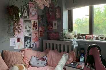 Hello kitty theme bedroom and streaming area in Stockholm [1350x2400]