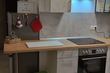 My kitchen in my first apartment, i love how it turned out