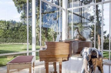 Piano Room. Chatsworth, California. Designed by: William Pereira in 1951 for Frank Sinatra. [562X562].