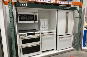 I want these appliances. What colours match? The ceiling has to be white. I can pick the wall, cabinet, floor and countertops colours