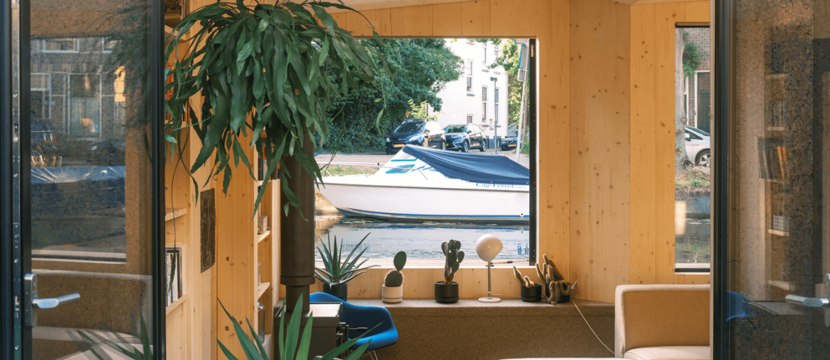 A floating home • Leiden, The Netherlands • Designed by Studio RAP [1333 x 1000]