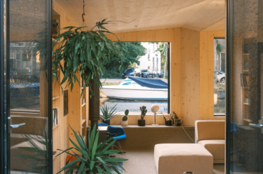 A floating home • Leiden, The Netherlands • Designed by Studio RAP [1333 x 1000]