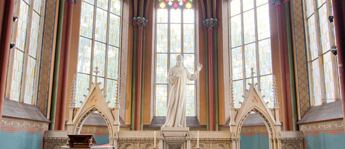 Altar of the Chapel in Marienburg Castle, Pattensen, Germany [1360x1920] ©Björn König
