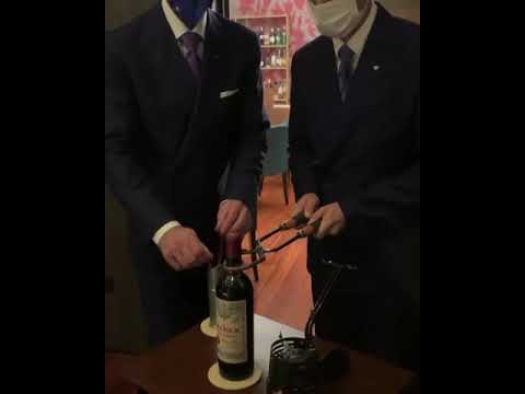 Rare Video Heated Tongs Wine Opening Method Rare Video Heated Tongs Wine Opening Method