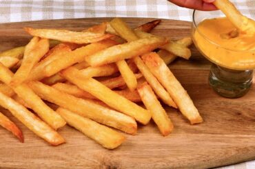 How to make crispy French fries at home? Simple recipe with cheese sauce!