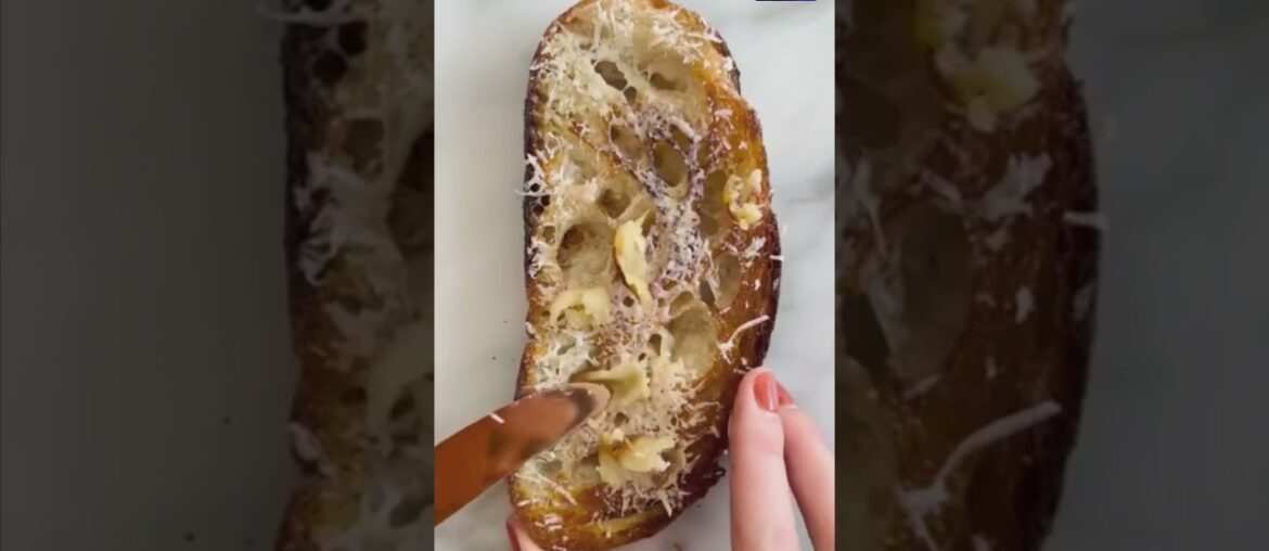 Escape to Pizza Heaven: Mouthwatering Cheesy Mini French Bread Pizzas