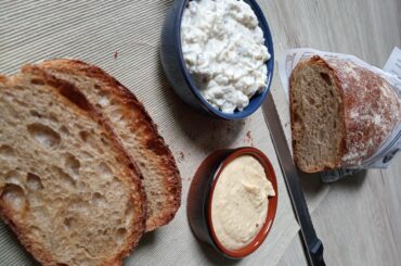 Baba Ganush et Hummus maison, miam avec du pain grillé c'est bon !
