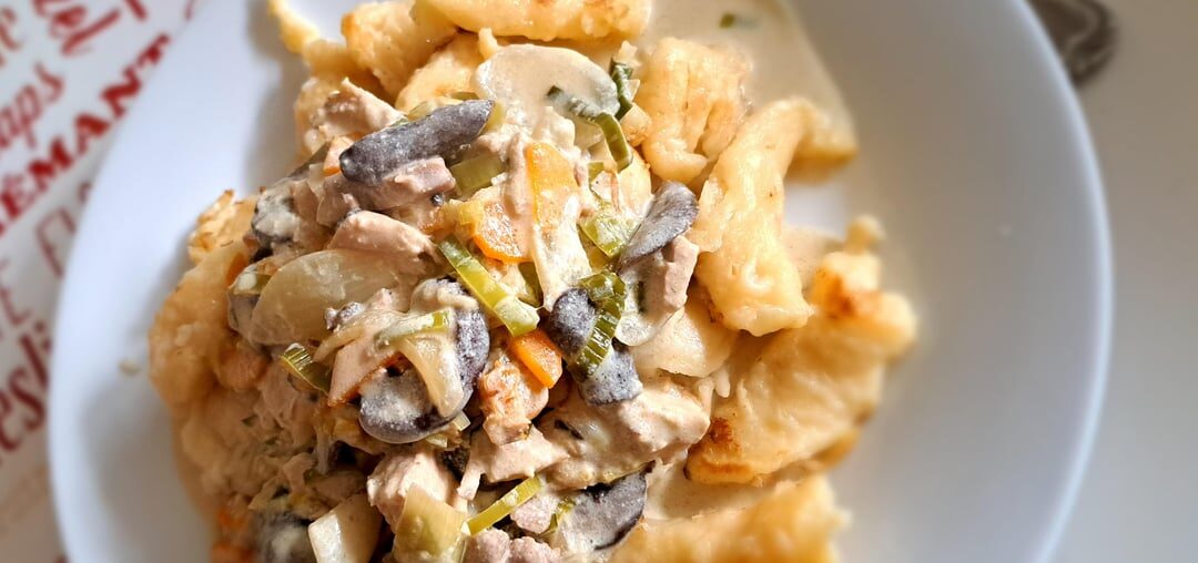 Knepfle maison avec sauce bouchée à la reine