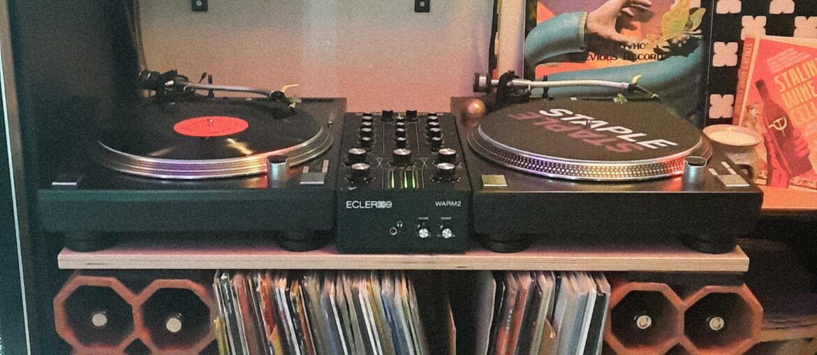 Adjacent post: I run a natural wine shop in Melbourne (Aus), thought some here may appreciate the vintage terracotta building blocks I've used for the hifi system. Salvaged from a site 30 year ago, used in a cellar since then.. took 10 for this! (Delete if too far outside sub terms)