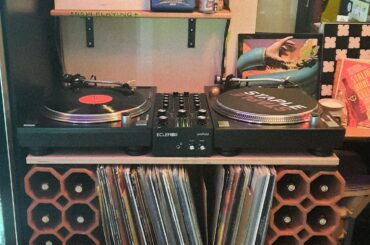 Adjacent post: I run a natural wine shop in Melbourne (Aus), thought some here may appreciate the vintage terracotta building blocks I've used for the hifi system. Salvaged from a site 30 year ago, used in a cellar since then.. took 10 for this! (Delete if too far outside sub terms)