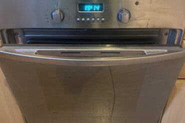 Anyone know what model this oven is? The markings have rubbed off and we have no idea what to do