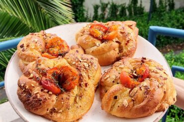 babka rolls à la crème d'amande et aux abricots rôtis au miel et au thym