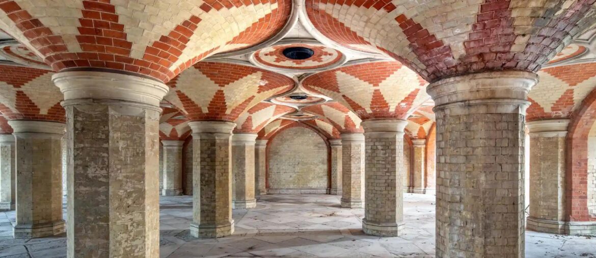 Crystal Palace Subway, London, England [2020x1696]