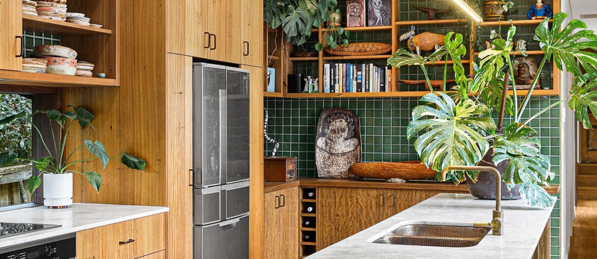 Tiled backsplash kitchen in a renovated 1910s miner’s cottage, Austinmer, New South Wales, Australia [4000x5200]