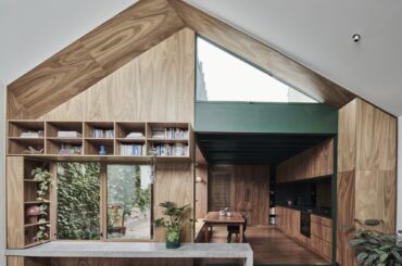 Kitchen and living area centered around a lush courtyard in Richmond, Melbourne, Victoria, Australia [2000x1480]