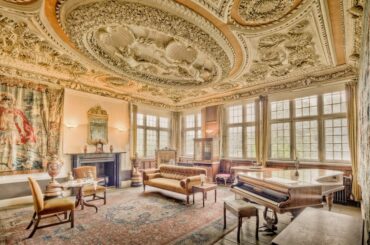Baroque Drawing Room inside Astley Hall in England [2500x1666]