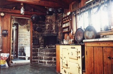 Gorgeous old hovel kitchen