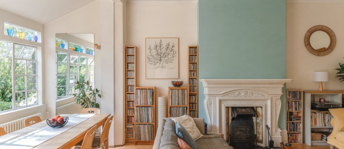 Dining and living space in a four-bedroom Victorian maisonette in Stroud Green, Haringey, North London, UK [1600x1067]