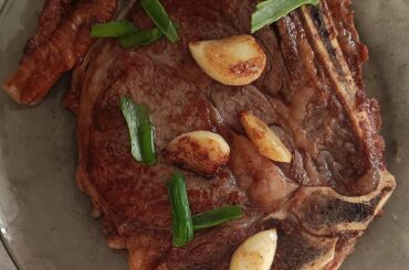 Ne me demandez pas qui coupe comme ça l'onion vert j'avais la flemme..