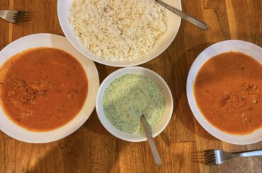 Murgh Makhani (butter chicken), riz basmati et chutney menthe-yaourt-citron vert