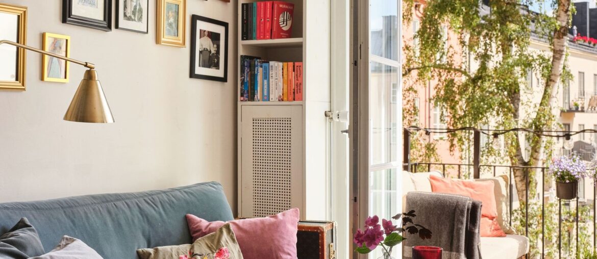 Small apartment with a balcony in a 1920s building, Vasastan, central Stockholm, Sweden [1875x2500]