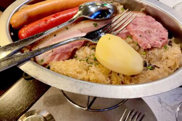 Qui aime la bonne choucroute ici ? Je répète : qui fait partie de l’élite ?