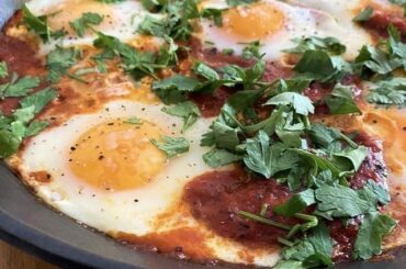 Petite shakshuka aux poivrons grillés