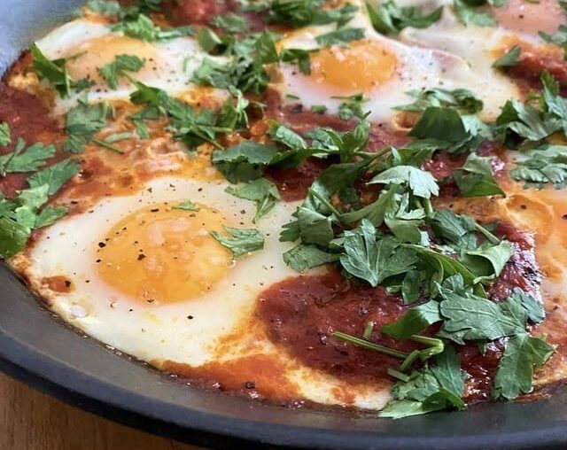 Petite shakshuka aux poivrons grillés