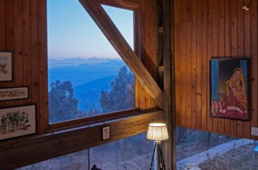 House with views to the Hymalaias in Satkhol, India [2364x3243]