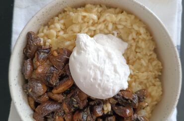 Risotto crémeux, champignons sautés aux herbes de Provence et oeuf mollet