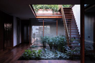 Inner courtyard in house on Pali Hill by Studio Mumbai [1264x1000]