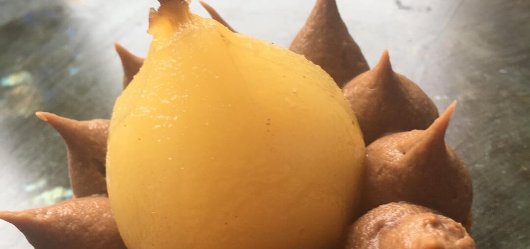 Mes tartelettes chocolat/poires pochées vanille/ganache pralinoise montée et ganache chocolat montée