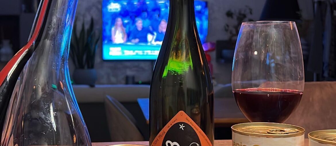 I think we can open the red wine season now… Savate Sauvage of Pierre Nicolas Massotte in the Roussillon. Such a lovely guy who produces amazing wines