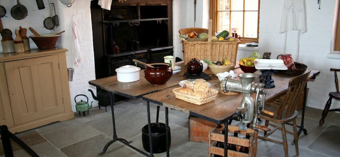 Victorian Kitchen in Fort Nelson, Portsmouth