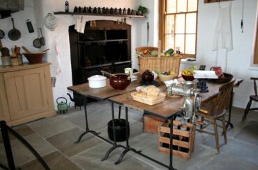 Victorian Kitchen in Fort Nelson, Portsmouth